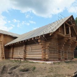 Сруб загородного двухэтажного дома из толстомера. Проект Олли